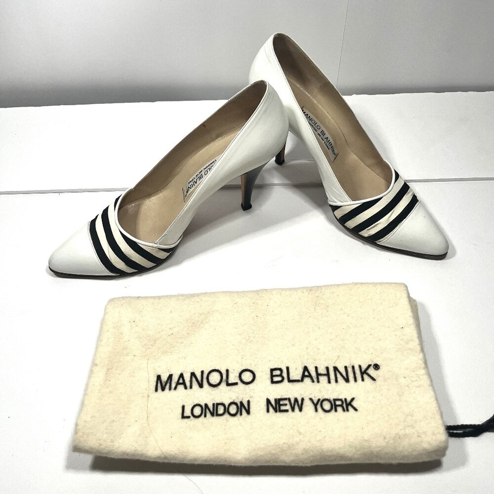 MANOLO BLAHNIK Classic Ivory Leather with Navy Linen Trim US size7 Euro 37-1/2